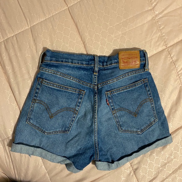 Levi’s shorts - Picture 5 of 8